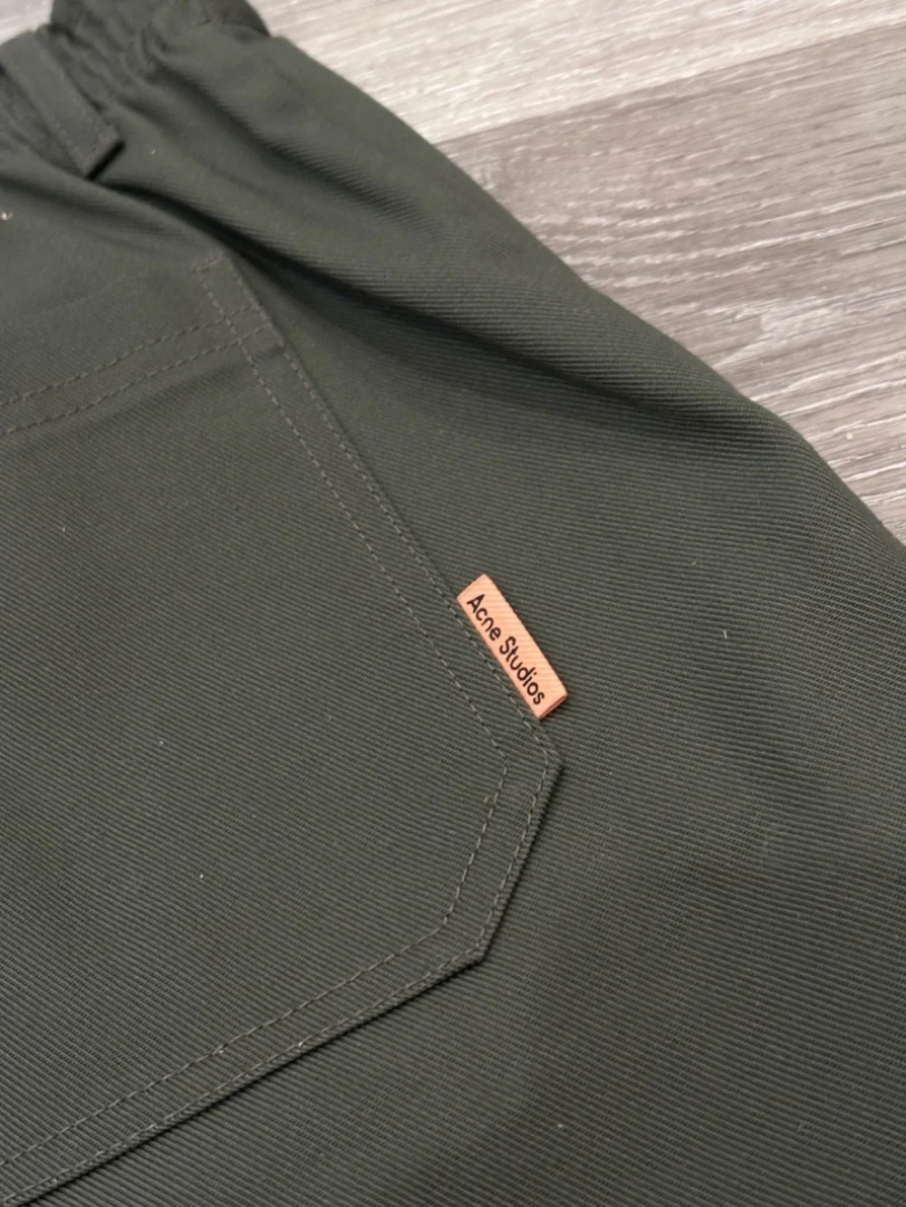 Acne Studios Cotton Twill Tailored Shorts Wide Leg Olive Green Mens 46 NWOT